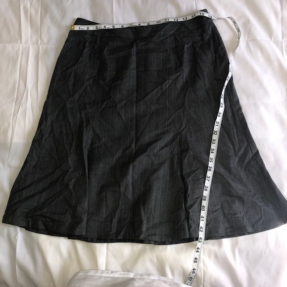 Ladies 100% wool skirt by Brooks Brothers - Picture 3 of 4